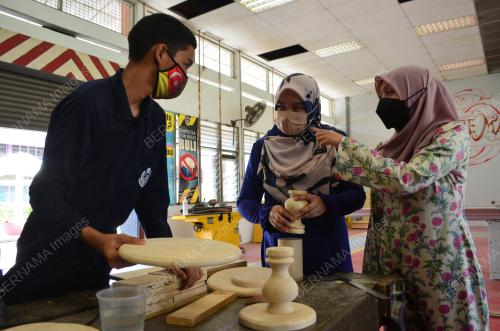 PELAJAR KHAS VOKASIONAL