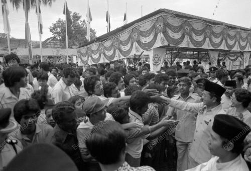 SG13_14012015_PM_BANGUNAN_UMNO