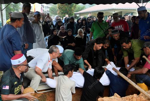 JENAZAH NIDZA AFHAM SELAMAT DIKEBUMIKAN