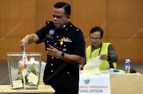 HARI PENGUNDIAN AWAL PRU15