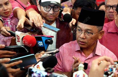 DATUK DR MOHD NA"IM MOKHTAR