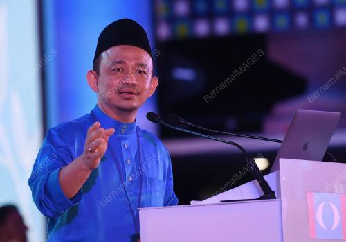 DR MASZLEE MALIK