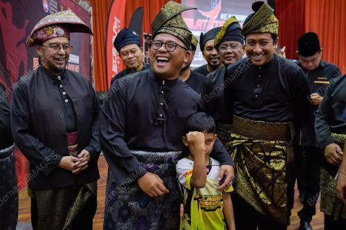 DATUK SERI AMIRUDIN SHARI