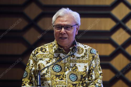 DATUK KAMIL OTHMAN
