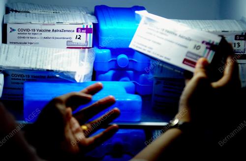 TINJAUAN HARI PERTAMA PEMBERIAN VAKSIN ASTRAZENECA DI IDCC