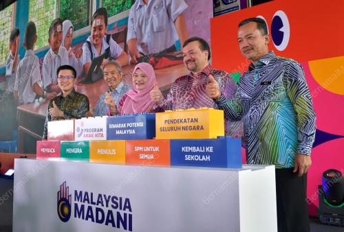FADHLINA SIDEK
