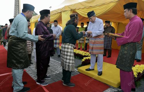 SULTAN SHARAFUDDIN IDRIS SHAH