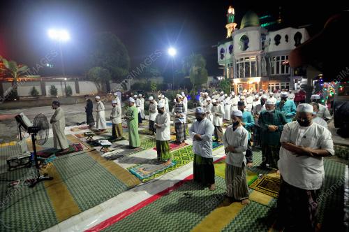 SOLAT TARAWIKH 16 RAMADAN