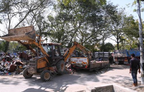 KERJA-KERJA PEMBERSIHAN SISA BANJIR