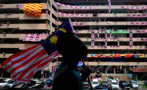 TINJAUAN SAMBUTAN HARI KEMERDEKAAN DI PANGSAPURI SERI PERANTAU