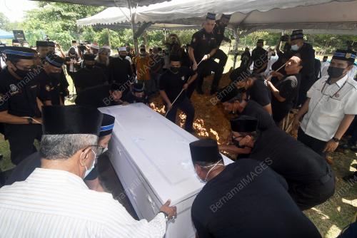 PENGKEBUMIAN JENAZAH BEKAS MENTERI BESAR SELANGOR