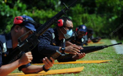 LATIHAN KEMAHIRAN MENEMBAK SENJATA KECIL MARITIM SELANGOR