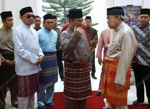 SULTAN SHARAFUDDIN IDRIS SHAH