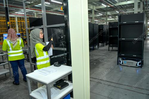 MAERSK'S MEGA DISTRIBUTION CENTRE