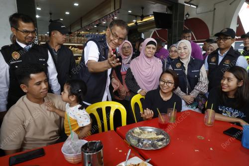 DATUK SERI DR DZULKEFLY AHMAD