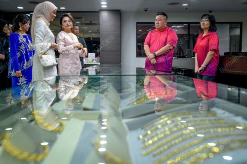 PELACARAN KOLEKSI BAHARU BARANG KEMAS POH KONG