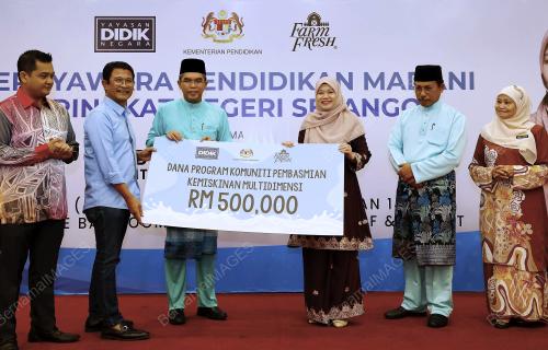FADHLINA SIDEK