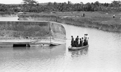 KAPAL KOREK TERBALIK