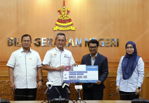 DATUK JOHARY ANUAR