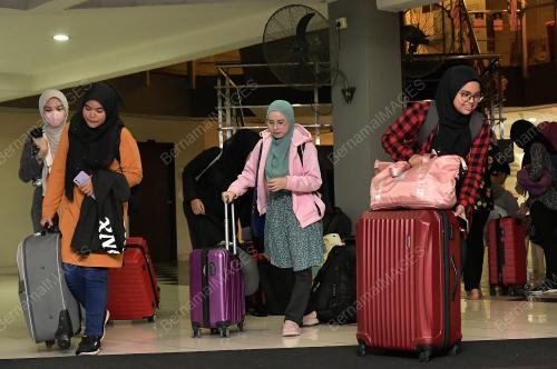 PELAJAR UiTM PULANG UNTUK MENGUNDI