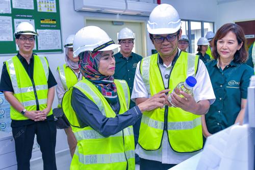 LAWATAN KERJA MENTERI EKONOMI DAN MENTERI PERLADANGAN DAN KOMODI