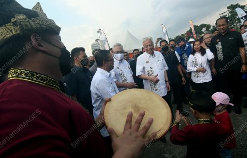DATUK SERI ISMAIL SABRI YAAKOB
