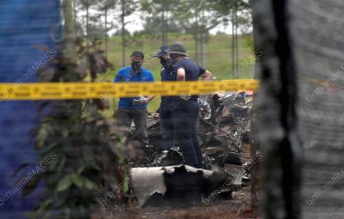 NSTB DAN FAA MEMBUAT SIASATAN DI LOKASI PESAWAT TERHEMPAS