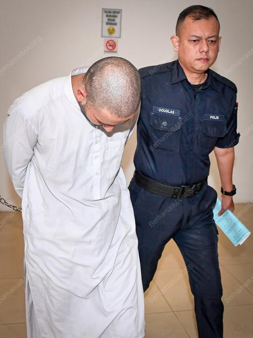 LELAKI WARGA PAKISTAN DIDAKWA KESALAHAN MELIWAT