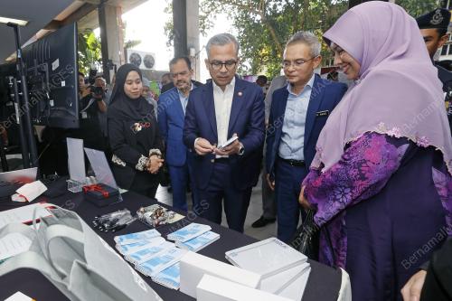 FAHMI FADZIL