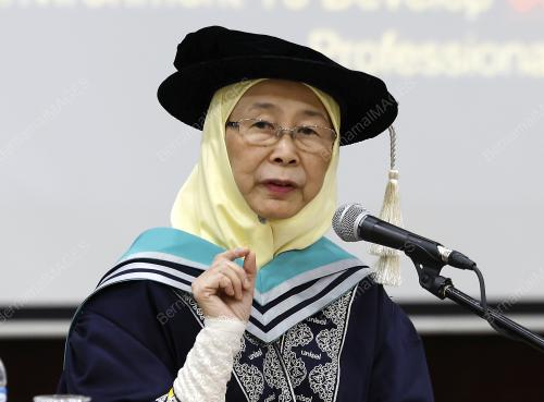 DATUK SERI DR WAN AZIZAH WAN ISMAIL