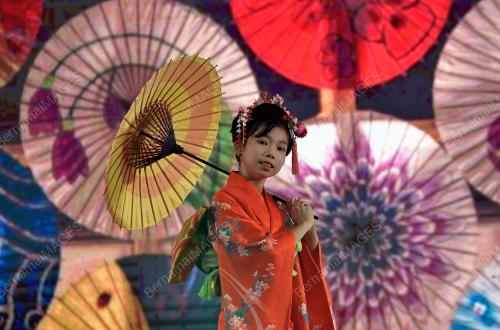ULANG TAHUN KE-40 LOOK EAST POLICY