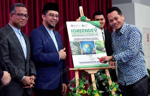 NIK NAZMI NIK AHMAD