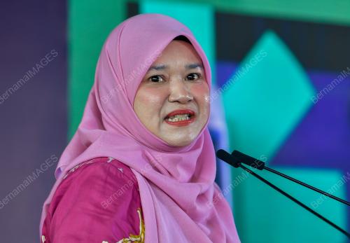 FADHLINA SIDEK