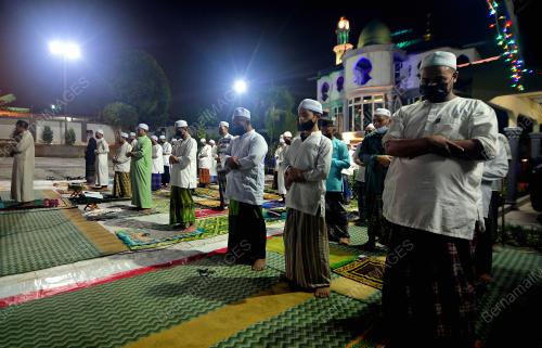 SOLAT TARAWIKH 16 RAMADAN