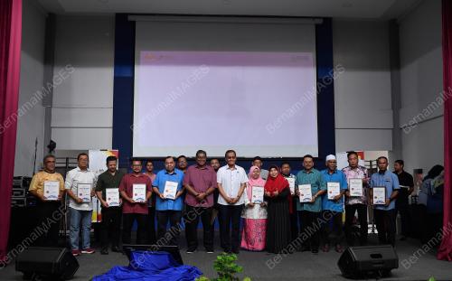 DATUK SERI DR DZULKEFLY AHMAG