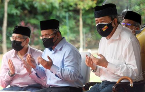 PENGKEBUMIAN JENAZAH BEKAS MENTERI BESAR SELANGOR