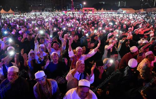 MAWLID AKBAR DARUL EHSAN BERSELAWAT