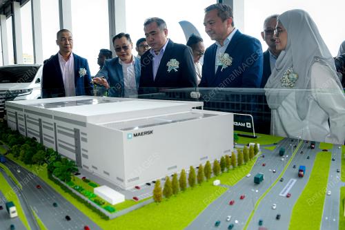 MAERSK'S MEGA DISTRIBUTION CENTRE