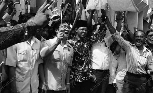 HARI PENAMAAN CALON PETALING