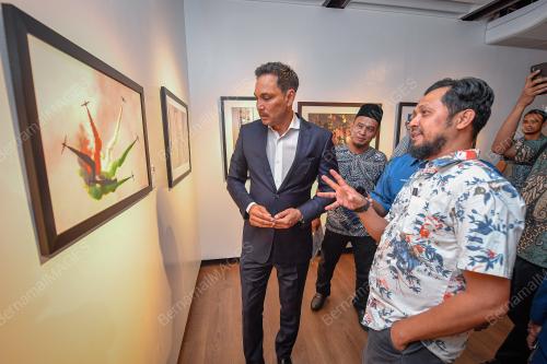 PAMERAN EKSPRESI EMOSI WARNA 2025