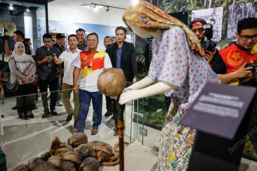DATUK SERI AMIRUDIN SHARI