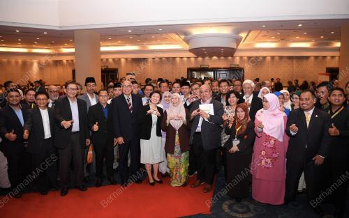DATUK SERI DR WAN AZIZAH WAN ISMAIL