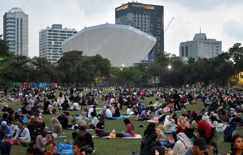 TINJAUAN ORANG RAMAI BERBUKA DI DATARAN