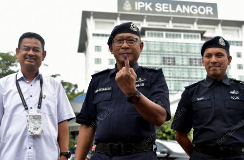 PENGUNDIAN AWAL PRU15
