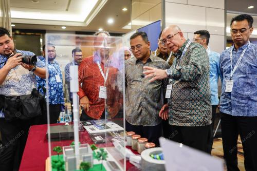 DATUK SERI AMIRUDIN SHARI