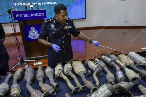 DATUK HUSSEIN OMAR KHAN