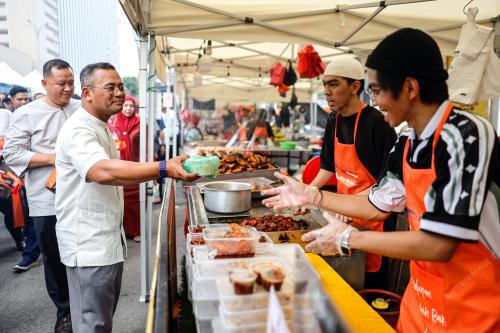 DATUK SERI AMIRUDIN SHARI