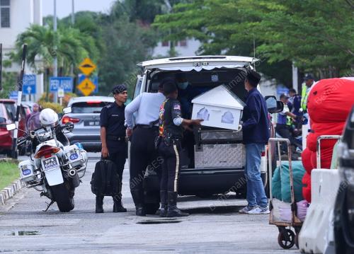 JENAZAH NAHAS PESAWAT TERHEMPAS DI ELMINA