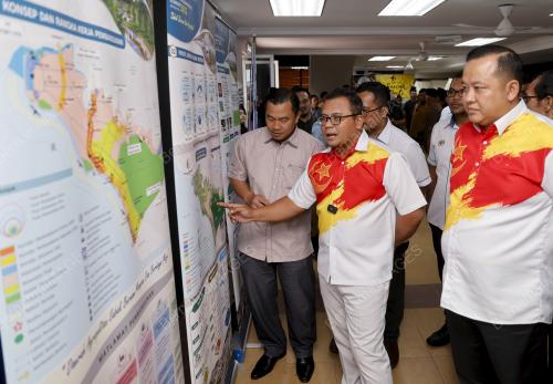 DATUK SERI AMIRUDIN SHARI