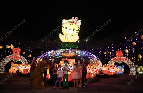 FESTIVAL TANGLUNG TAHUN BARU CINA